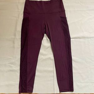 Women’s Athleta Salutation 7/8 lace tight